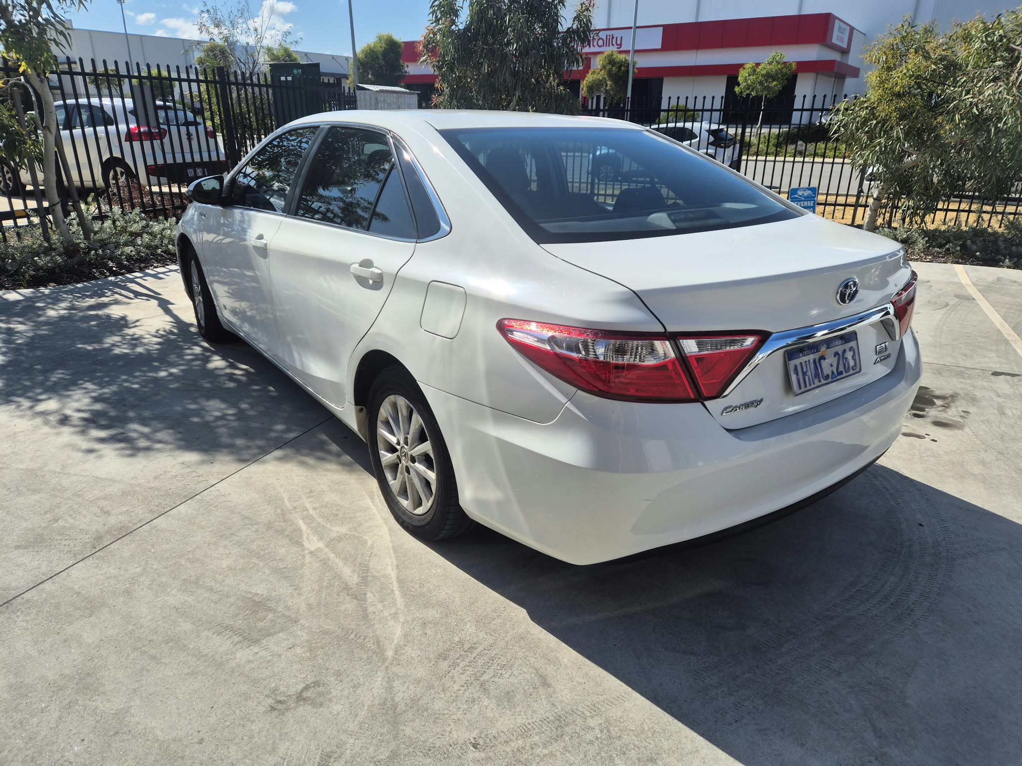 2017 Toyota Camry Hybrid, white, MCSyo Perth