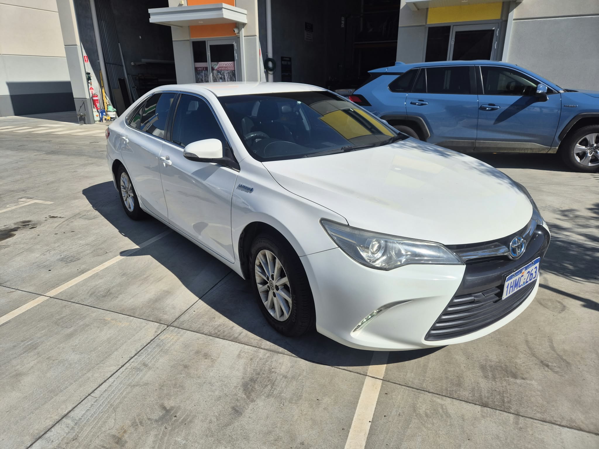 2017 Toyota Camry Hybrid, white, MCSyo Perth, photo 2