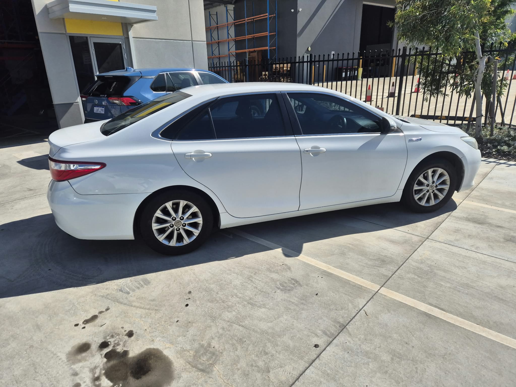 2017 Toyota Camry Hybrid, white, MCSyo Perth, photo 4